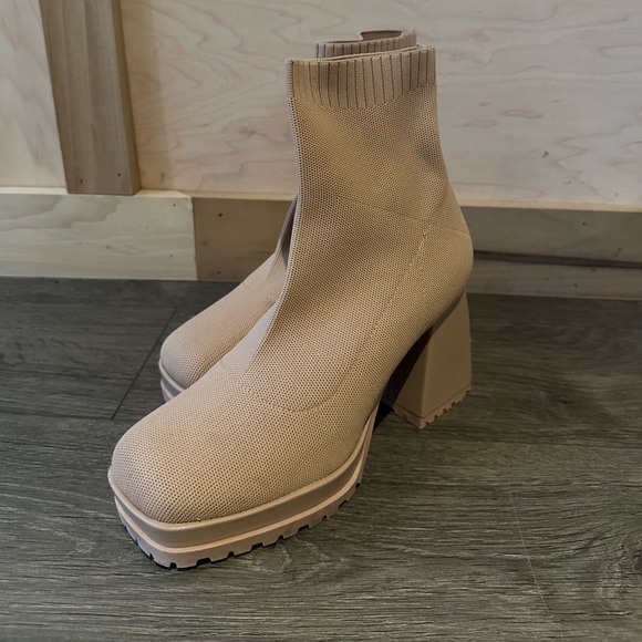 Beige Solid Color, Square Toe, Retro Block Heel Platform - Picture 2 of 7